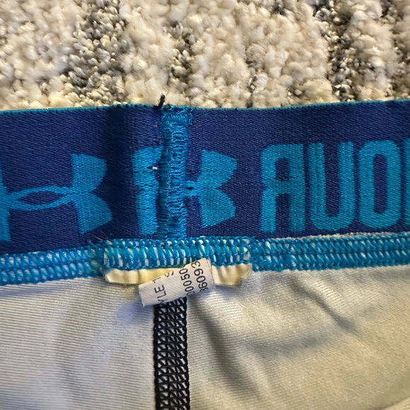 Under Armor Spandex Shorts - Picture 5 of 5